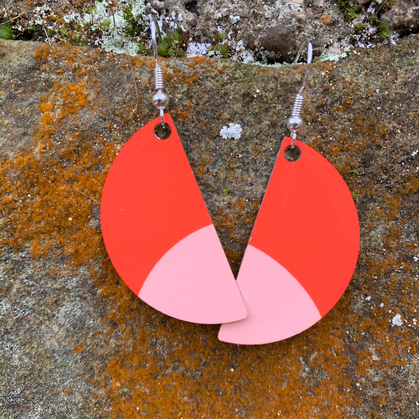 Tulip Arc Earrings (Red)