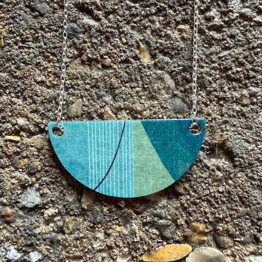 Moss Small Arc Necklace - NEW